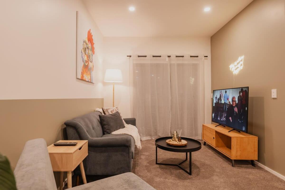 Your Stylish Retreat in the Heart of the City view 4