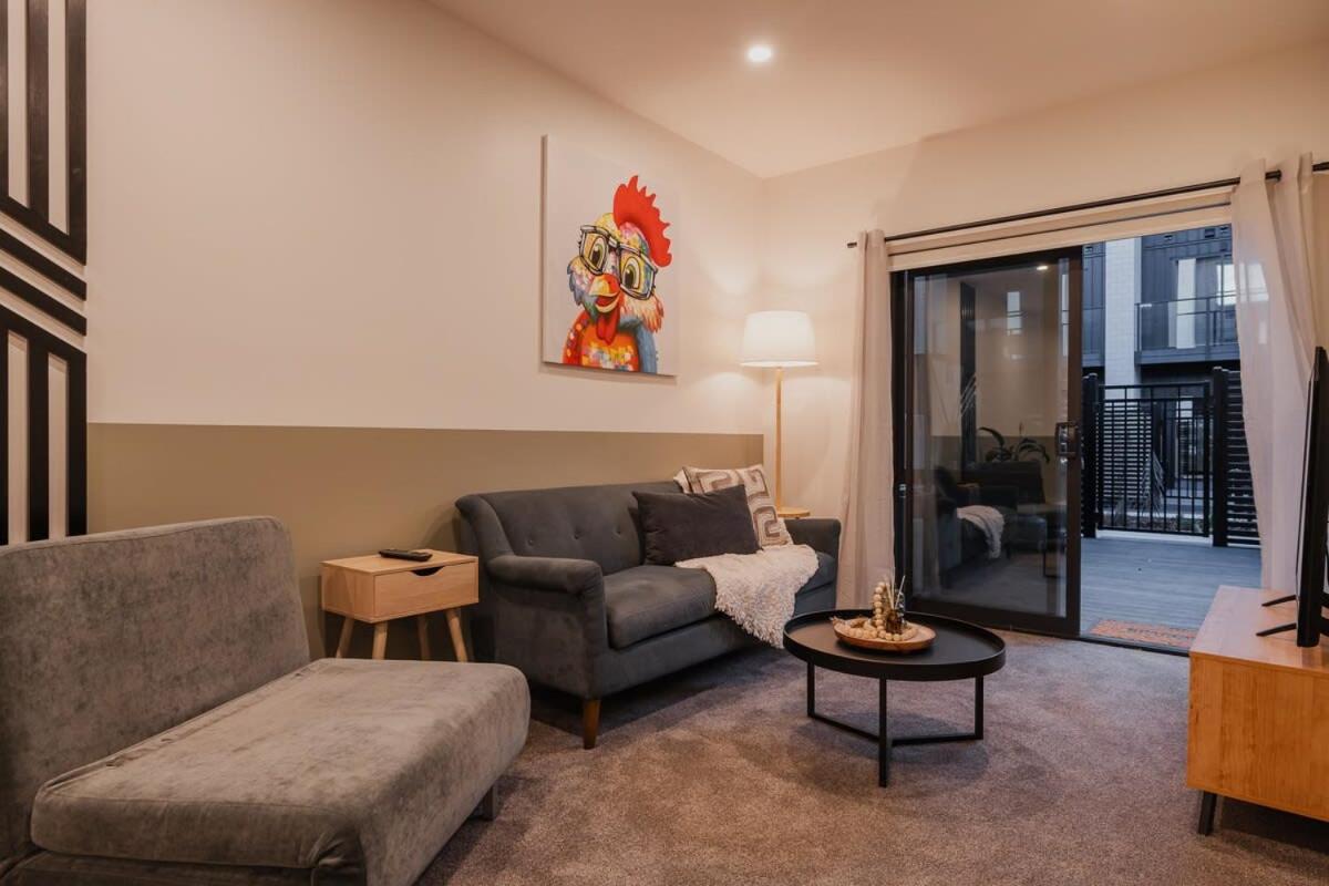 Your Stylish Retreat in the Heart of the City view 5