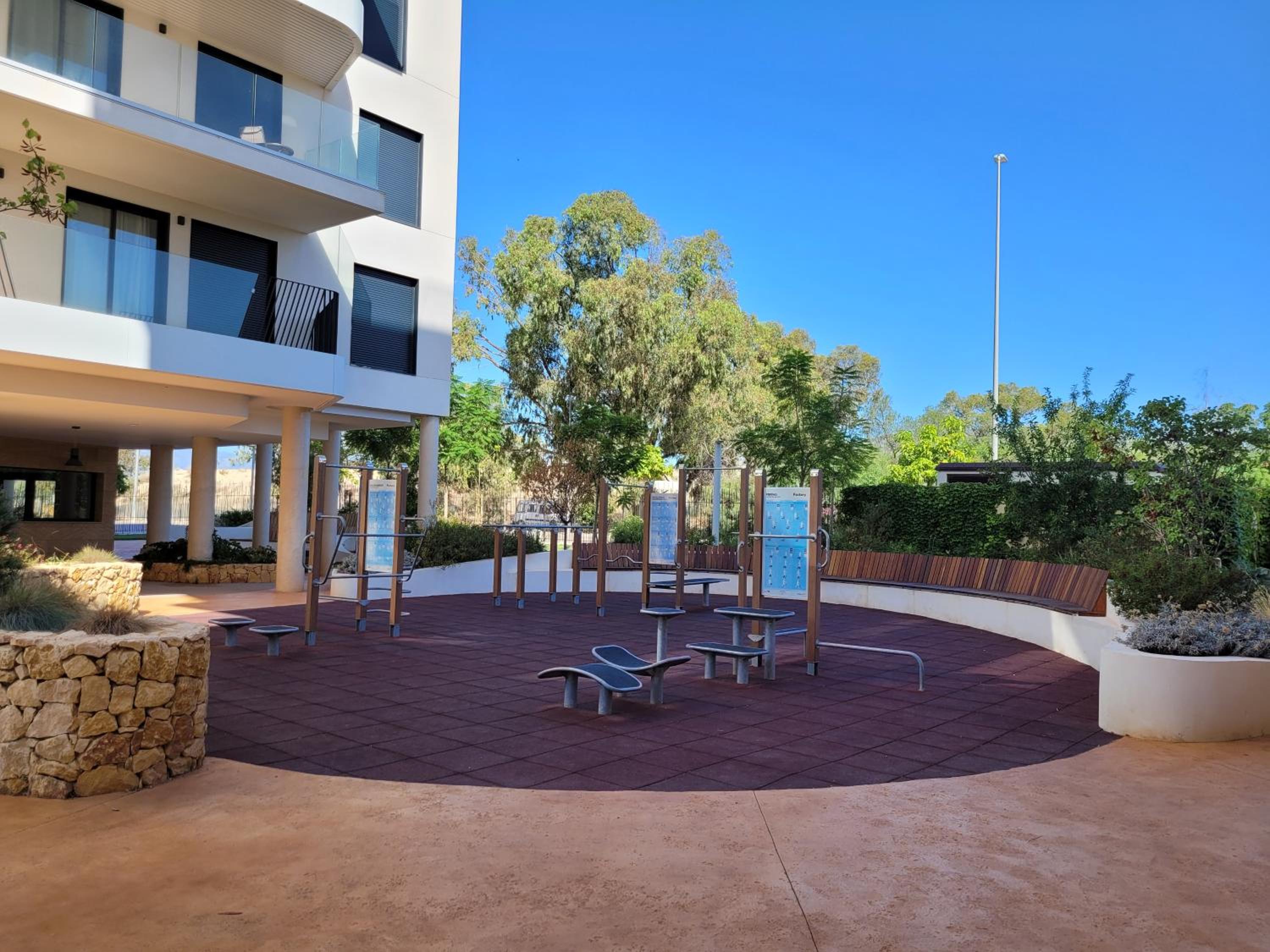 Townhouse with jacuzzi, sauna, beach and barbeque view 4