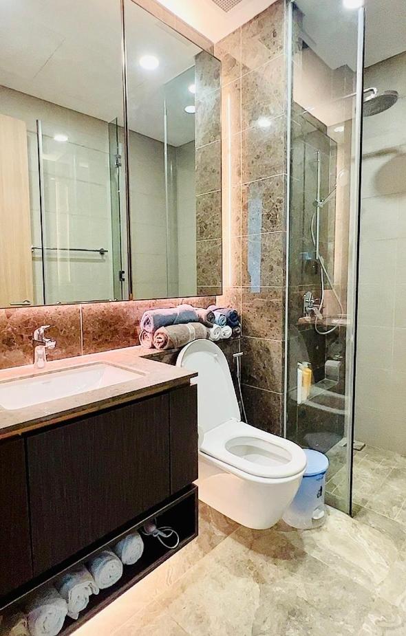 New luxury Saigon River Condo