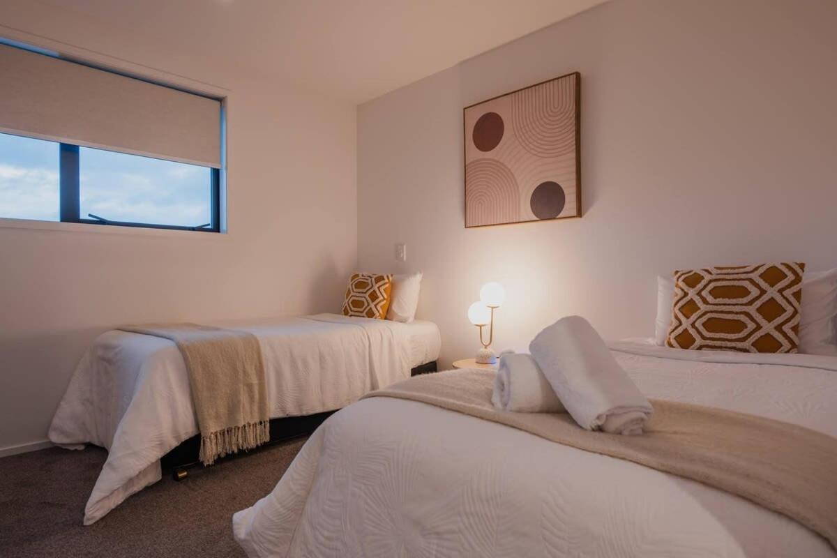 Addington Stadium Stay - Sleeps 4 view 3
