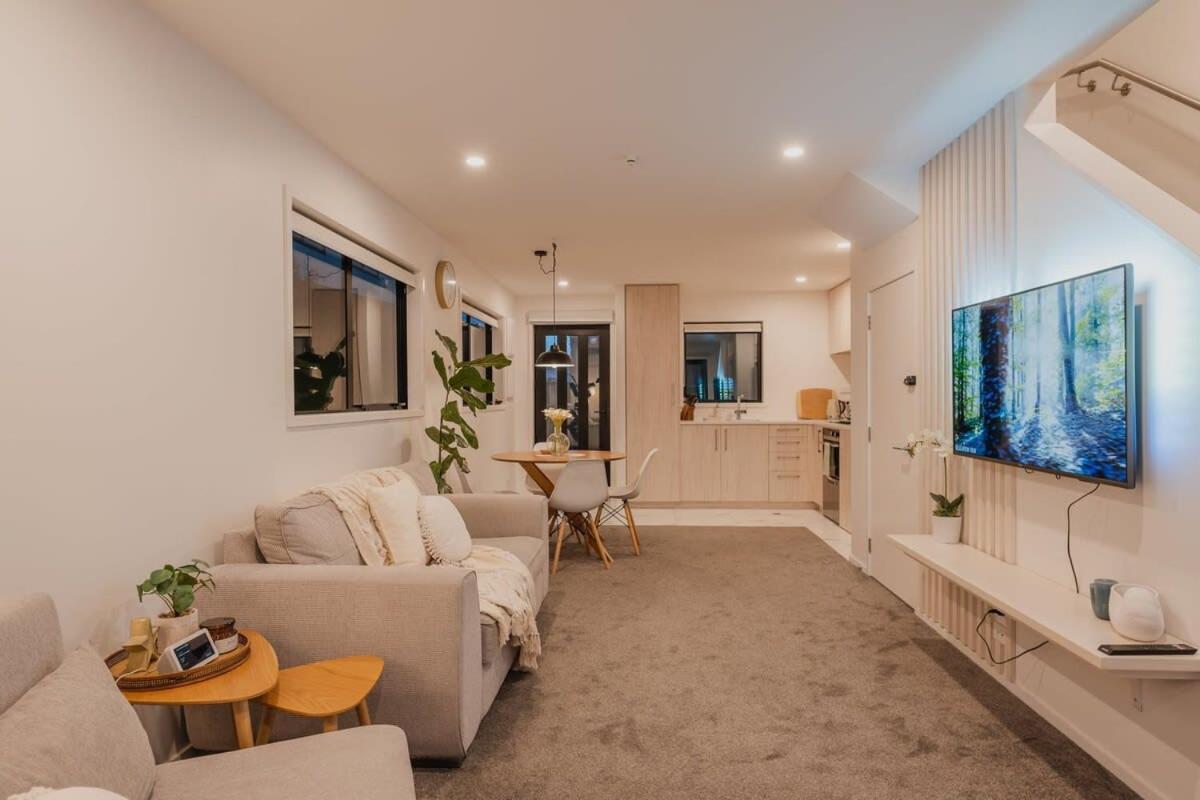 Addington Stadium Stay - Sleeps 4 view 4