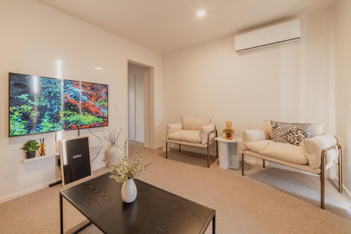 Garden View 2-Bedroom Getaway in Christchurch