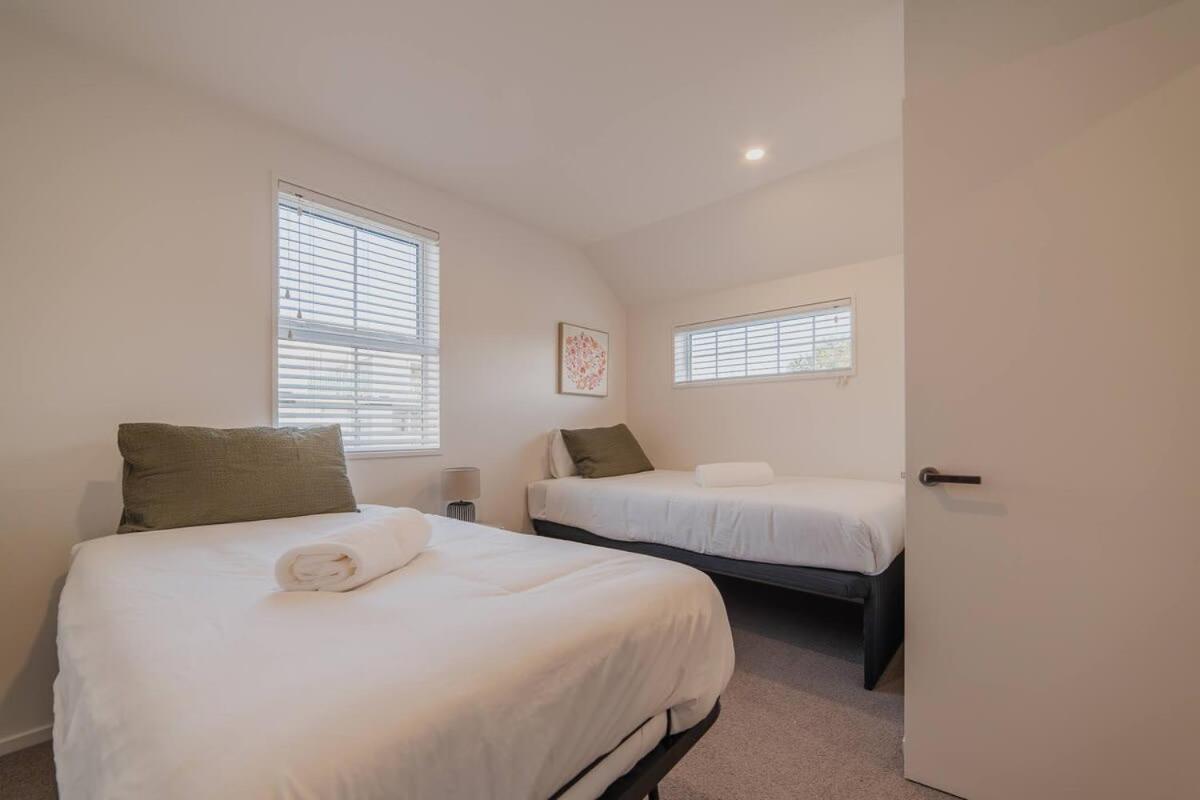 Garden View 2-Bedroom Getaway in Christchurch