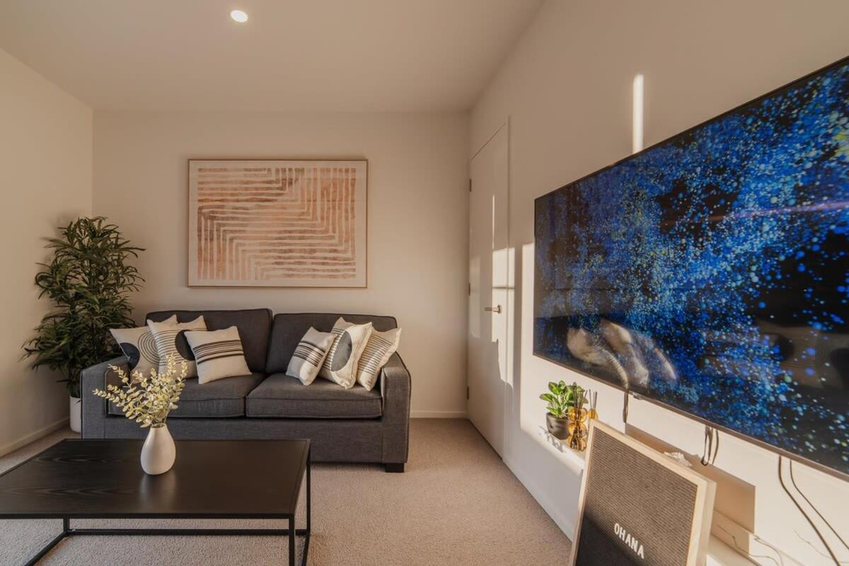 Garden View 2-Bedroom Getaway in Christchurch