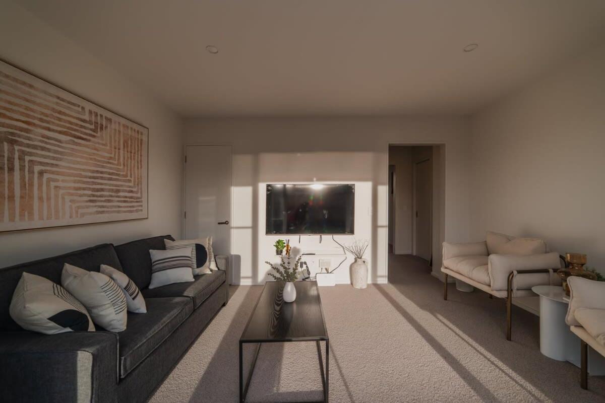 Garden View 2-Bedroom Getaway in Christchurch