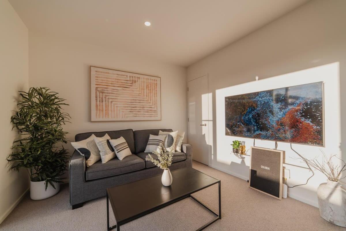 Garden View 2-Bedroom Getaway in Christchurch