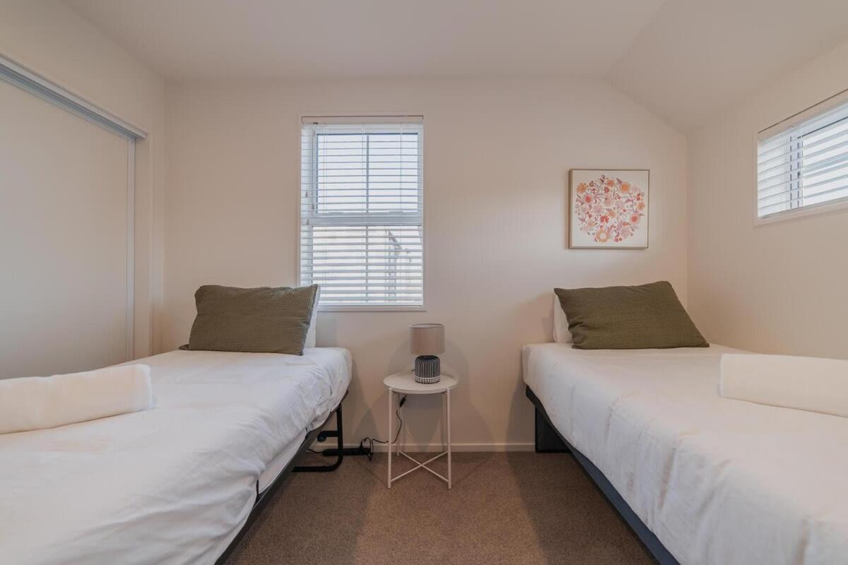 Garden View 2-Bedroom Getaway in Christchurch