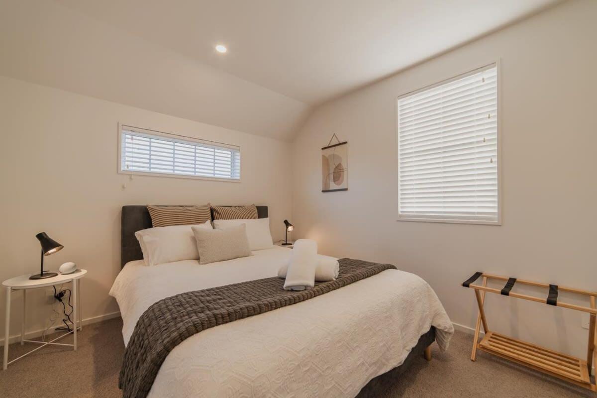 Garden View 2-Bedroom Getaway in Christchurch
