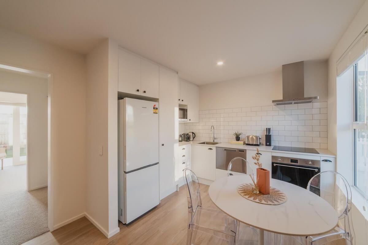 Garden View 2-Bedroom Getaway in Christchurch