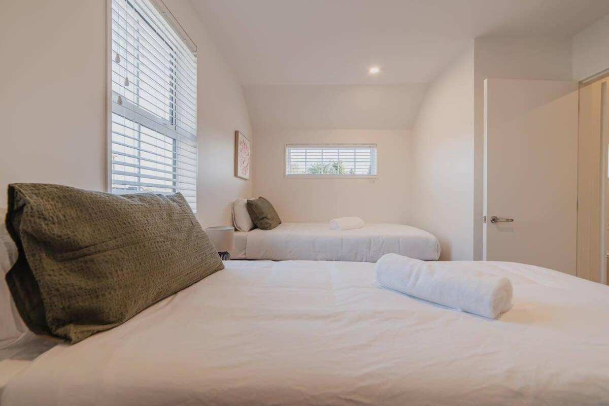 Garden View 2-Bedroom Getaway in Christchurch
