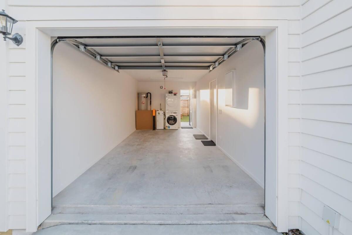 Garden View 2-Bedroom Getaway in Christchurch