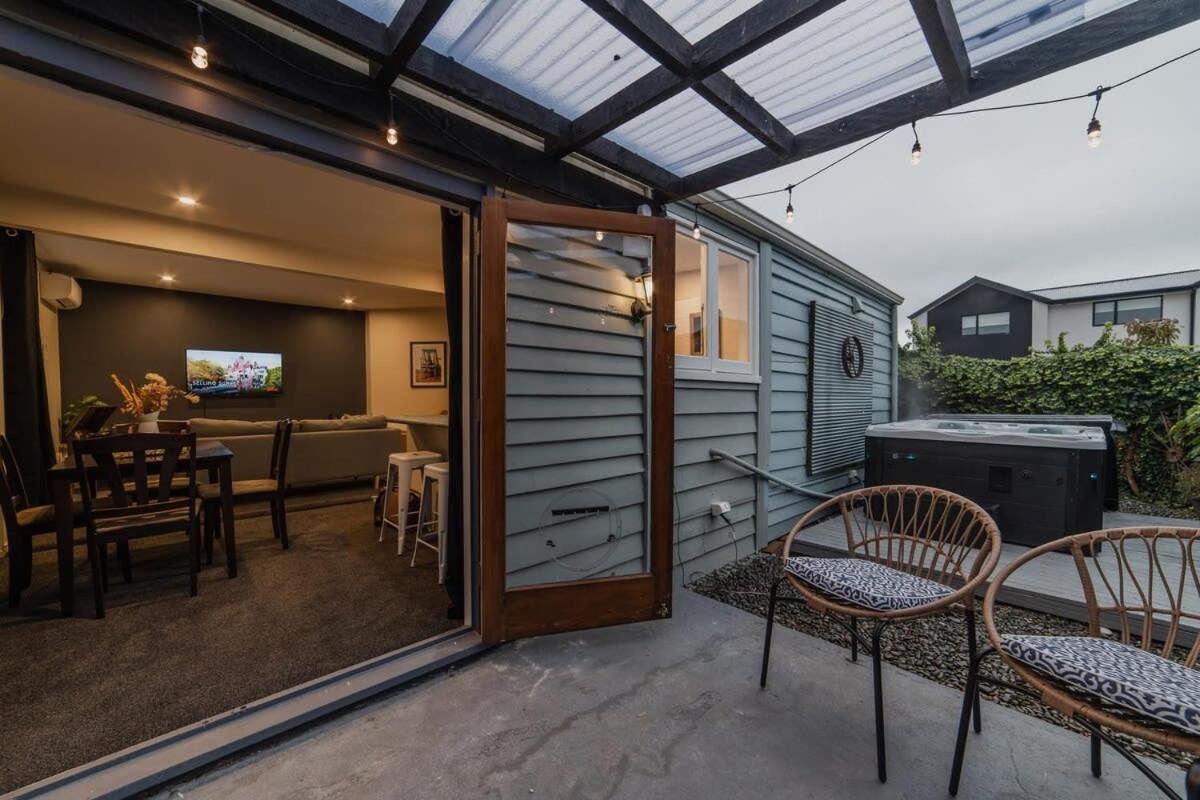 Peaceful City Cottage & Hot Tub view 5