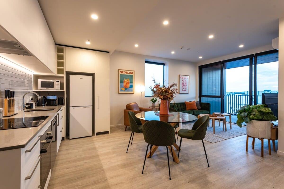 Luxury Life Galore - Sleeps 4 view 3