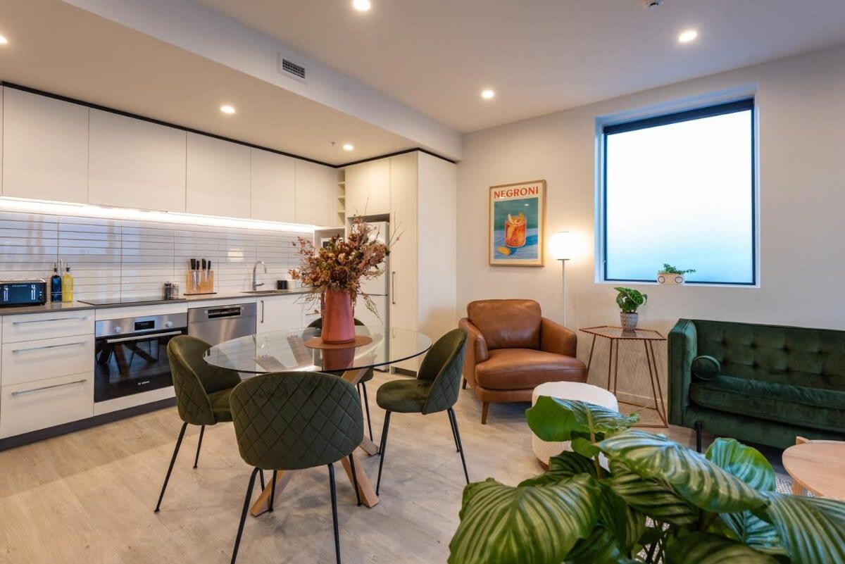 Luxury Life Galore - Sleeps 4 view 5