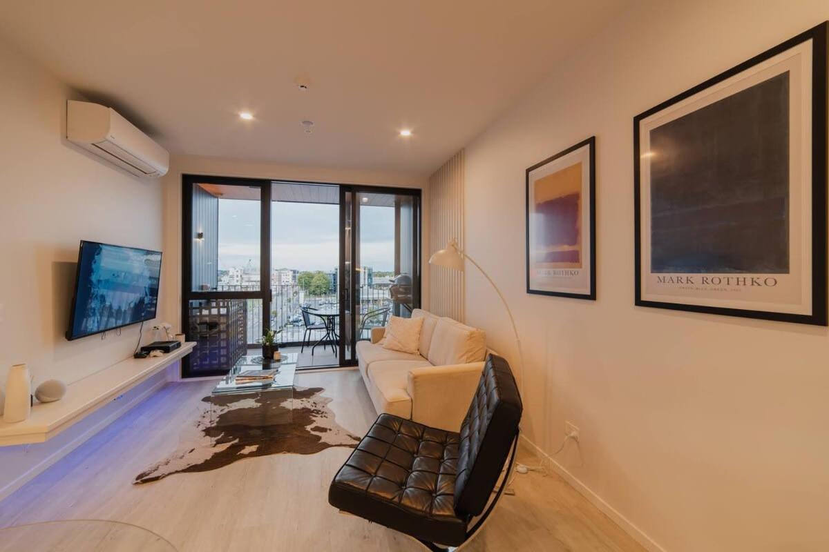 Vibrant Central City Apartment