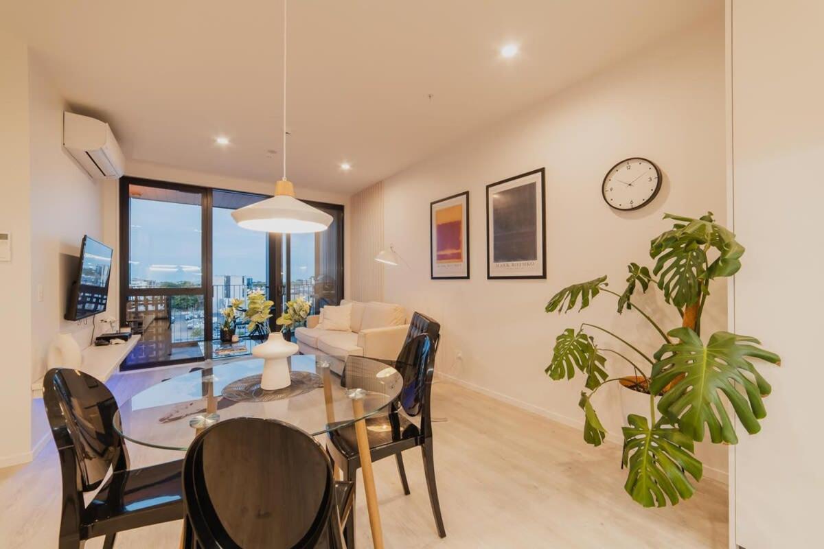 Vibrant Central City Apartment