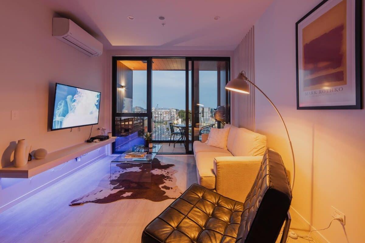Vibrant Central City Apartment