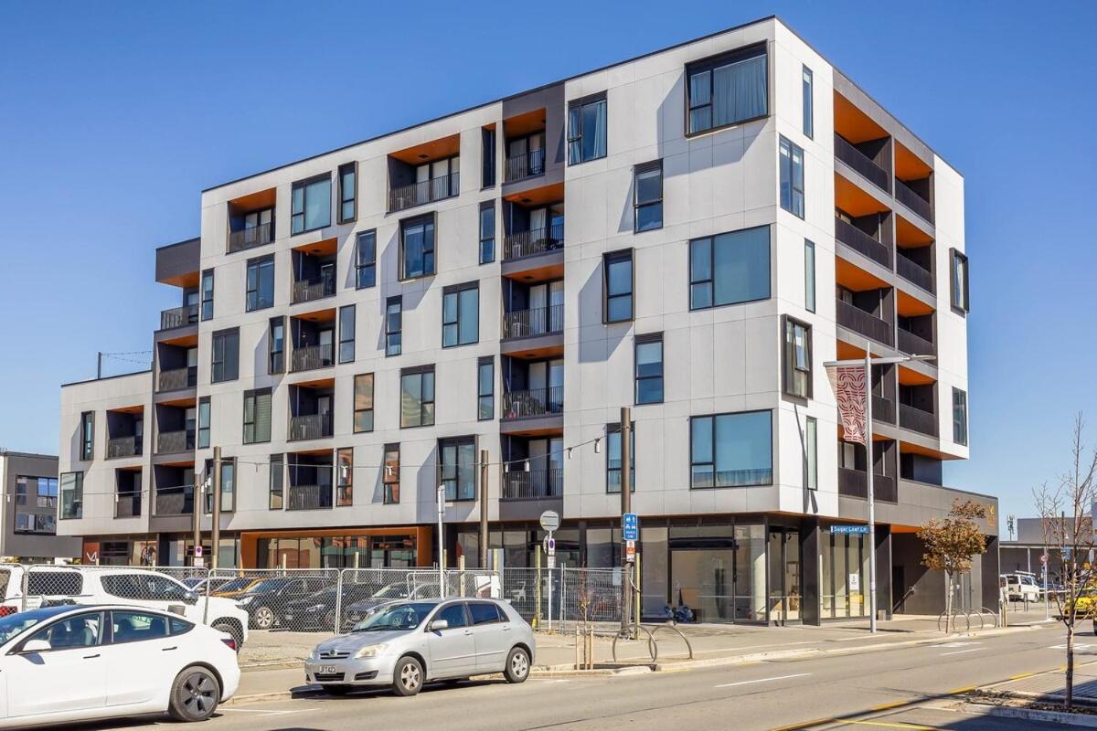Bright & Airy on Tuam - 2Bedroom Apartment view 5