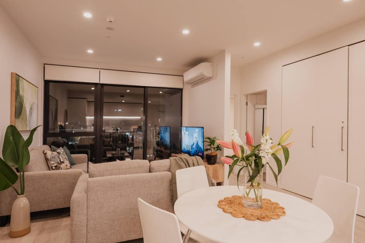 Serene Spaces on Tuam - 2 Bedroom Apartment view 4