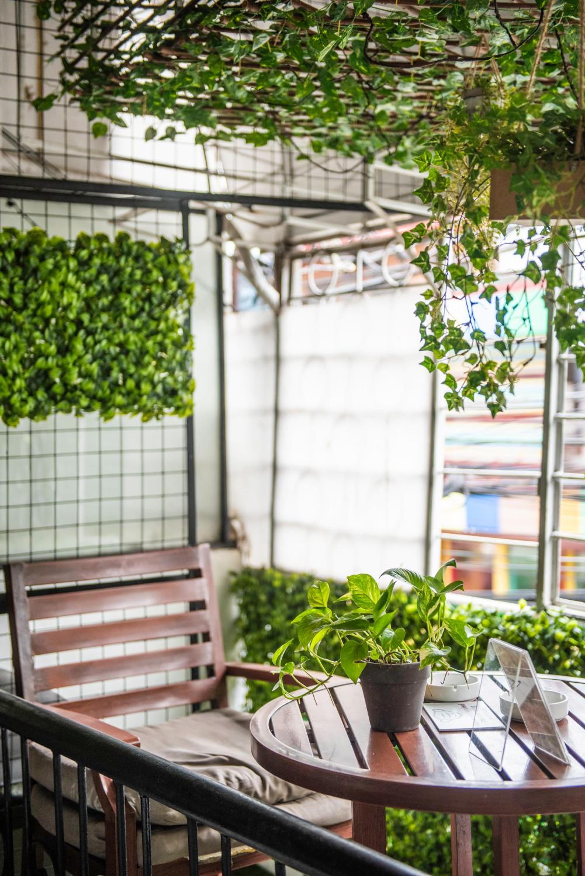 Homey and Cozey Poblacion Makati S06 view 4