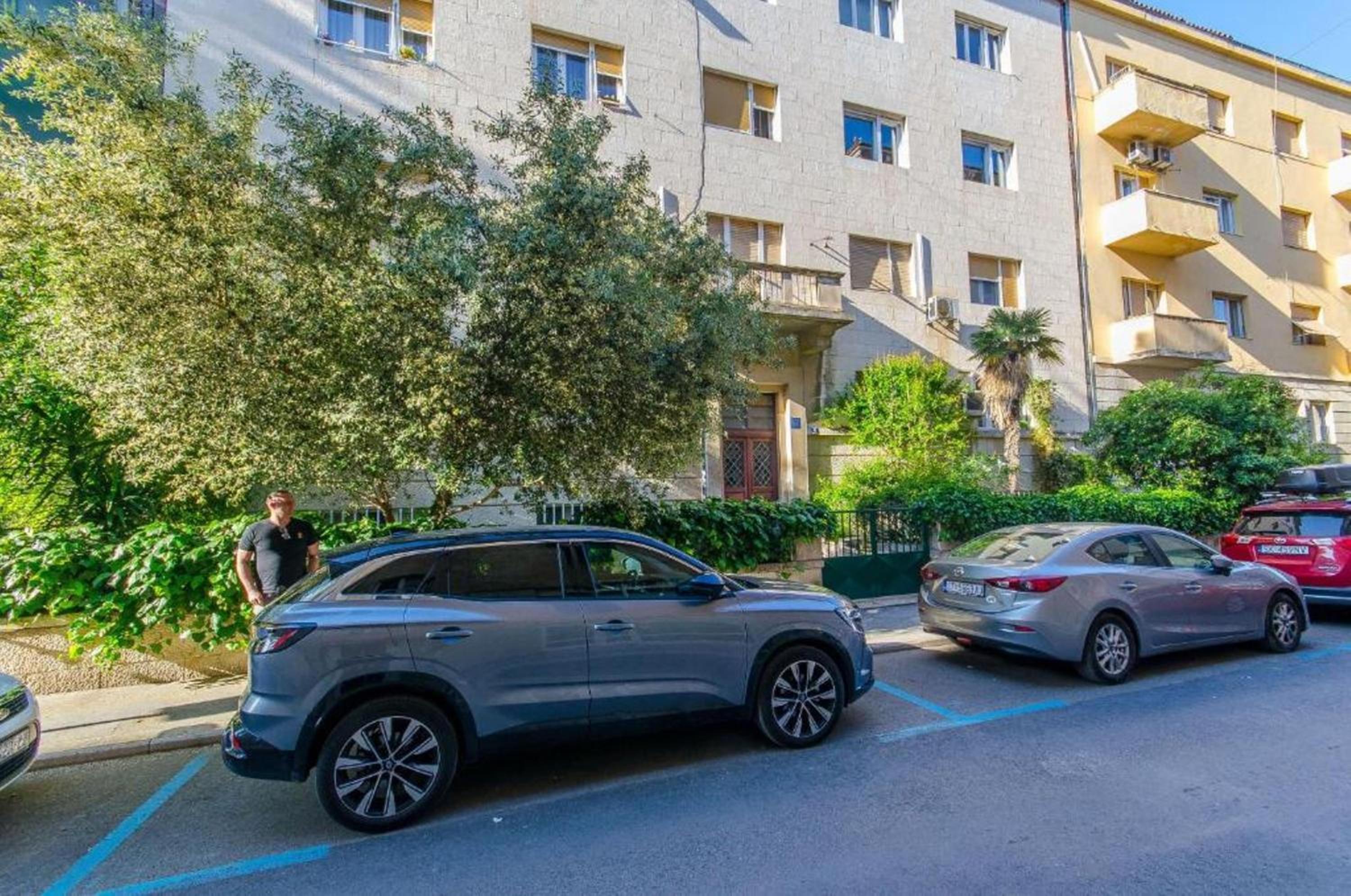 Big Apartman for1 or2or3or4 view 3