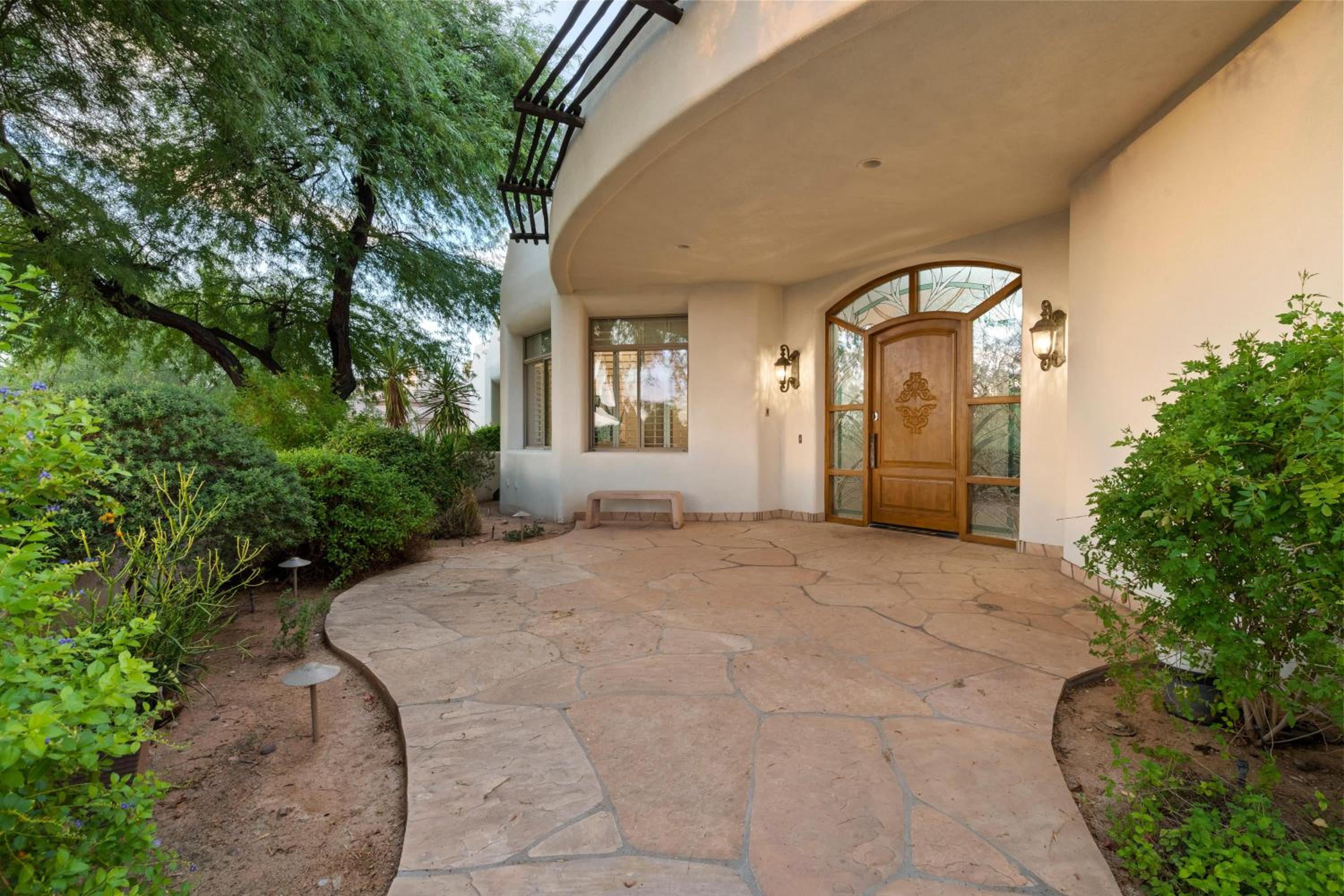 Estrella Manor