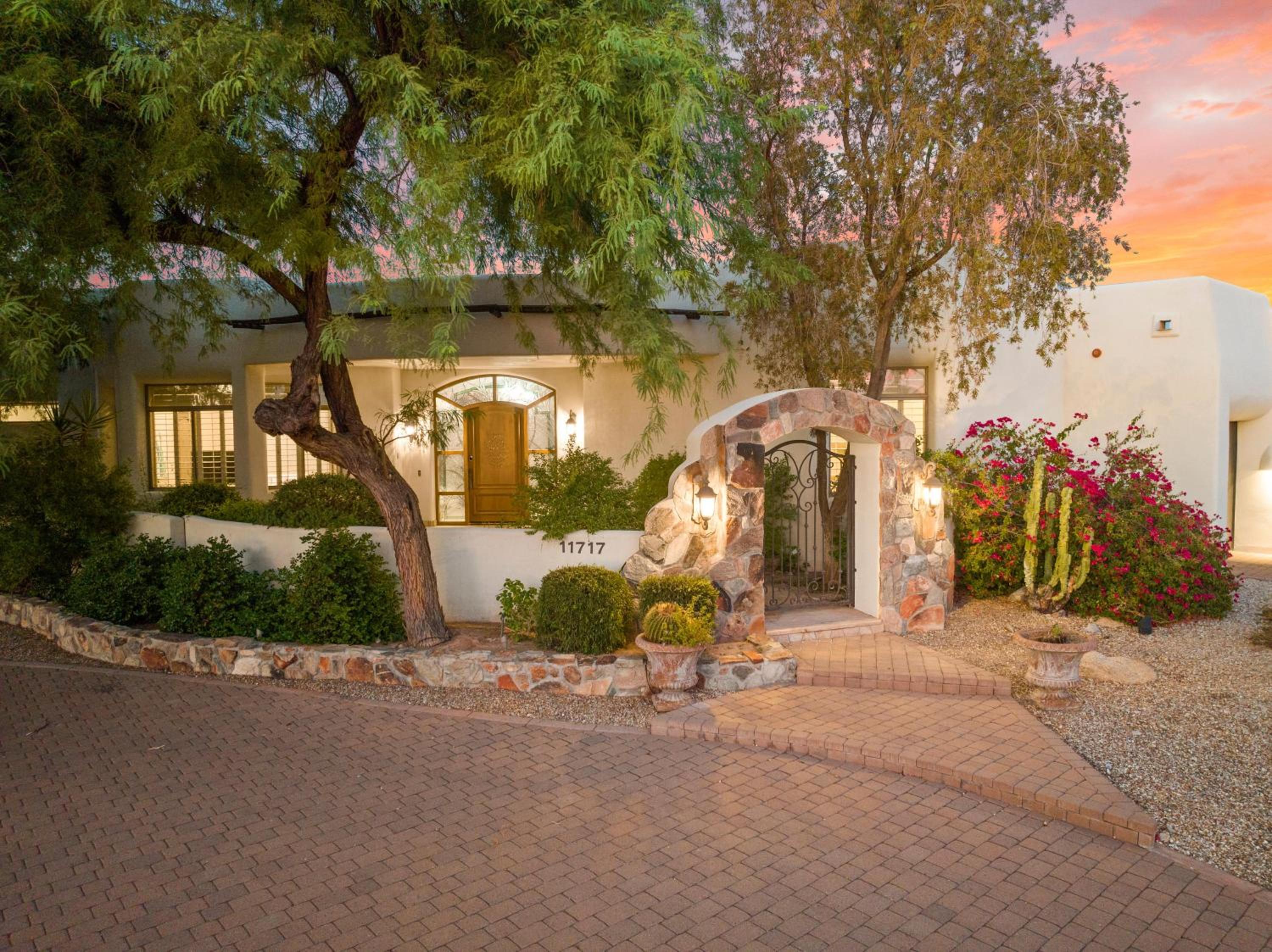 Estrella Manor