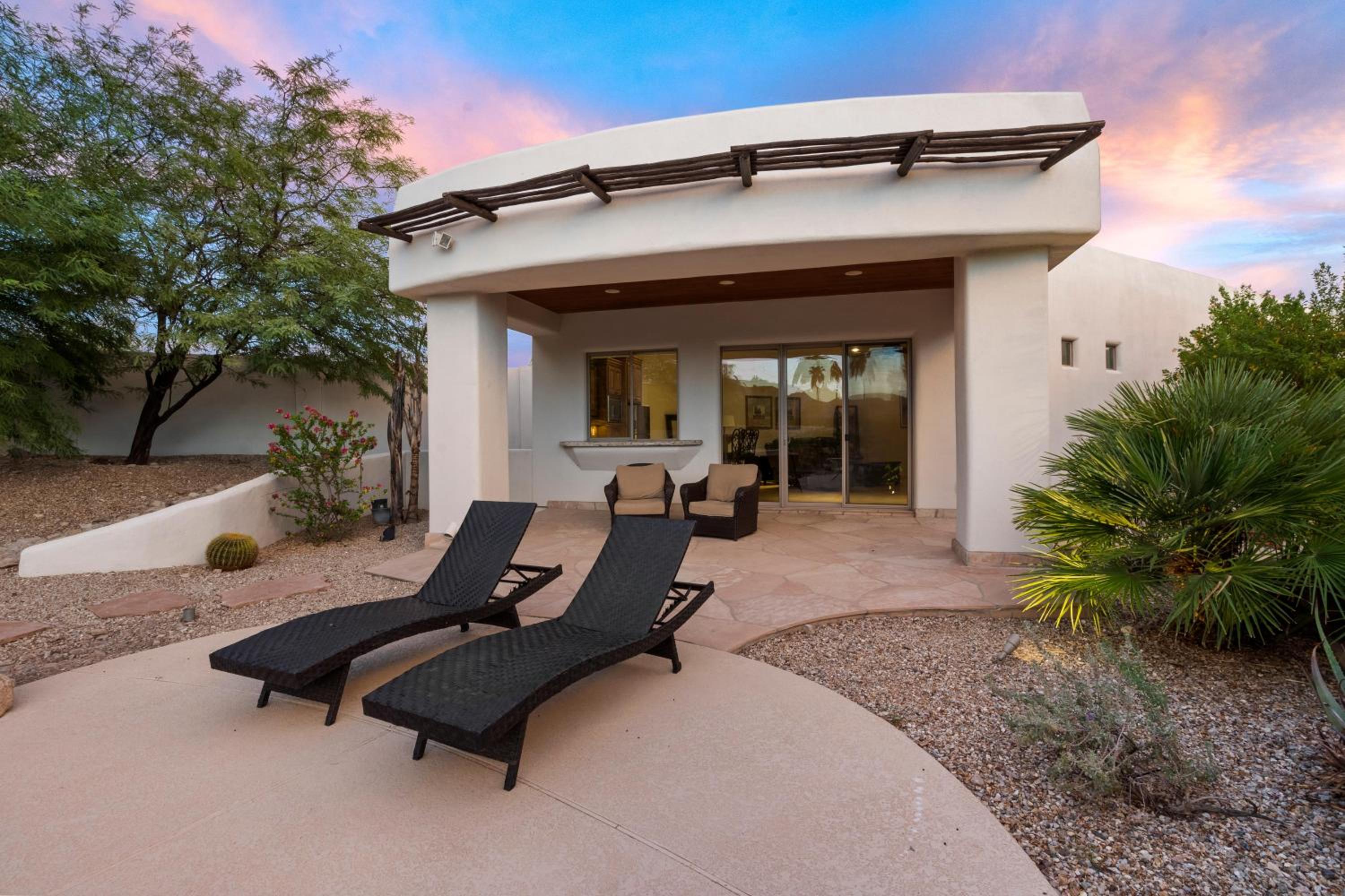 Estrella Manor