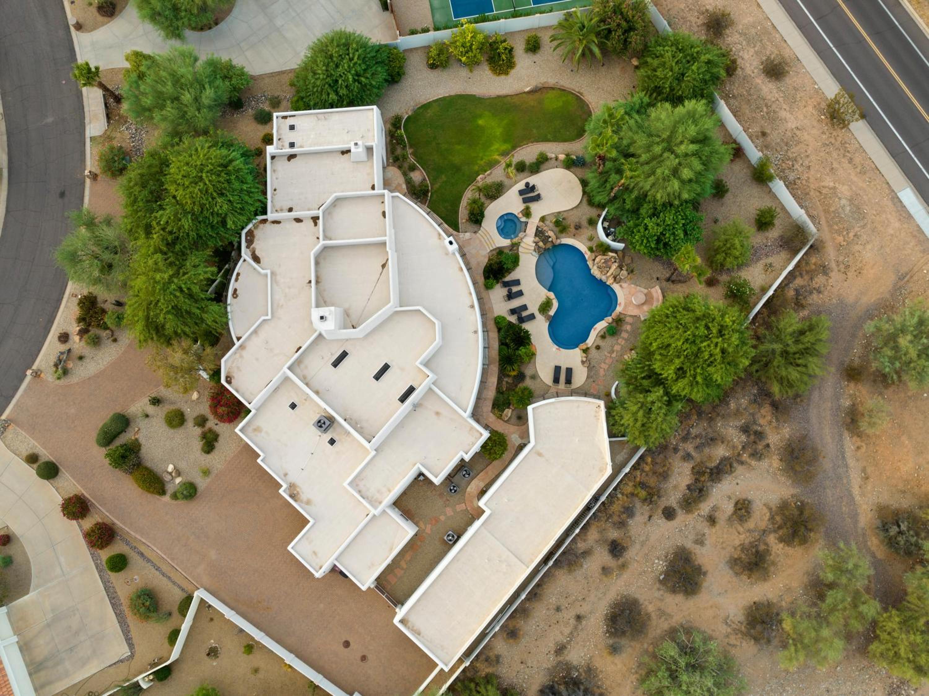 Estrella Manor