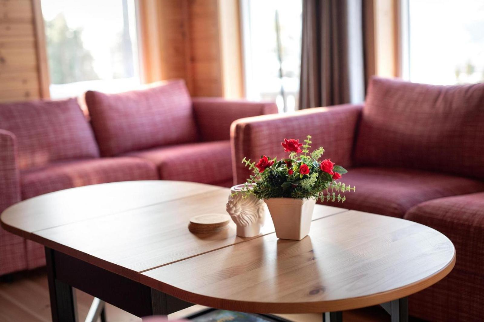 Accessible Nature Cabin with Lake & Mountain Views - Solstråle Hytte