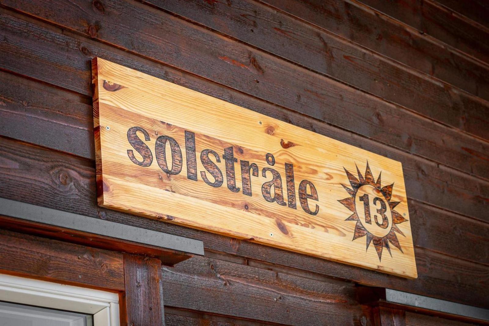 Accessible Nature Cabin with Lake & Mountain Views - Solstråle Hytte