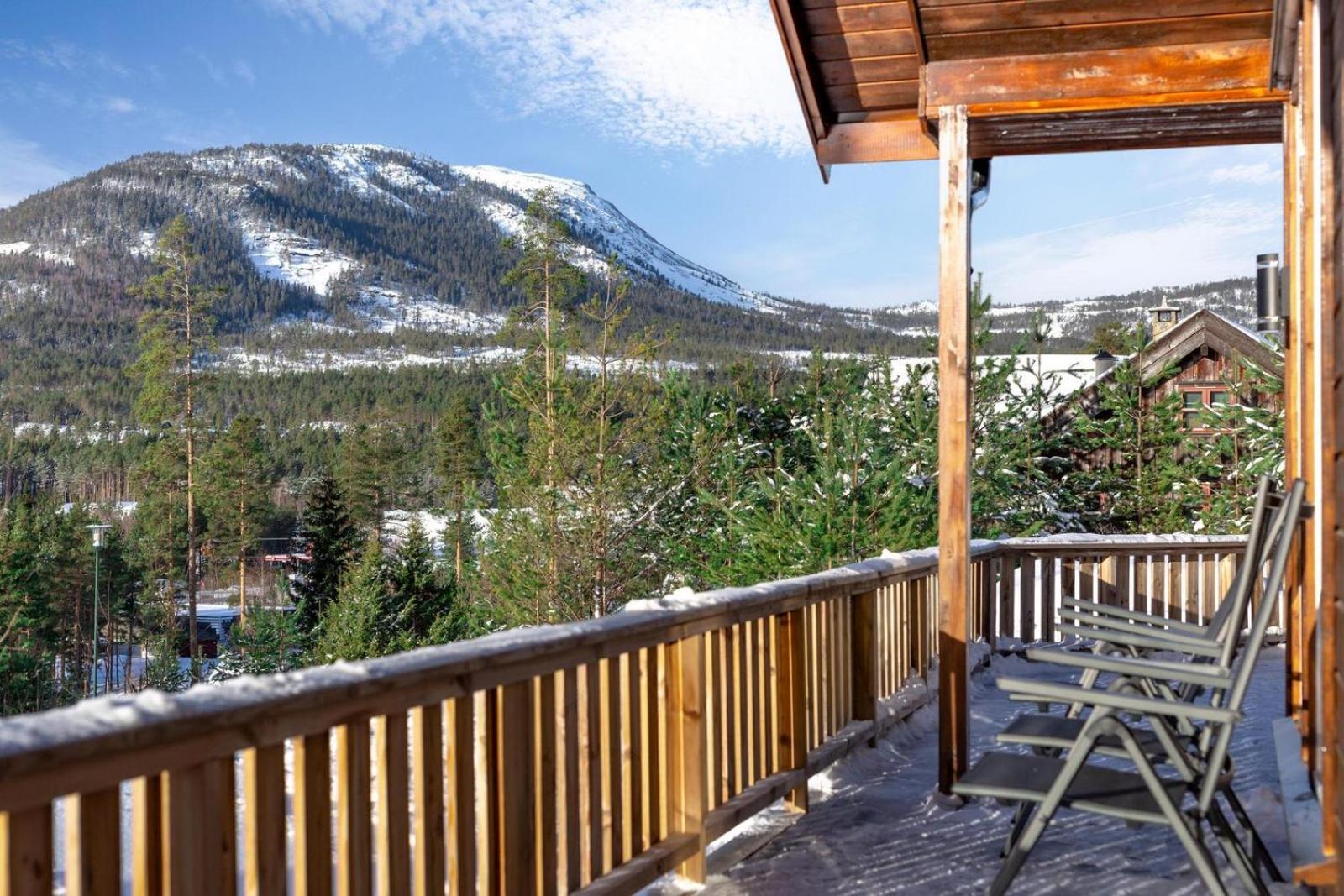Accessible Nature Cabin with Lake & Mountain Views - Solstråle Hytte