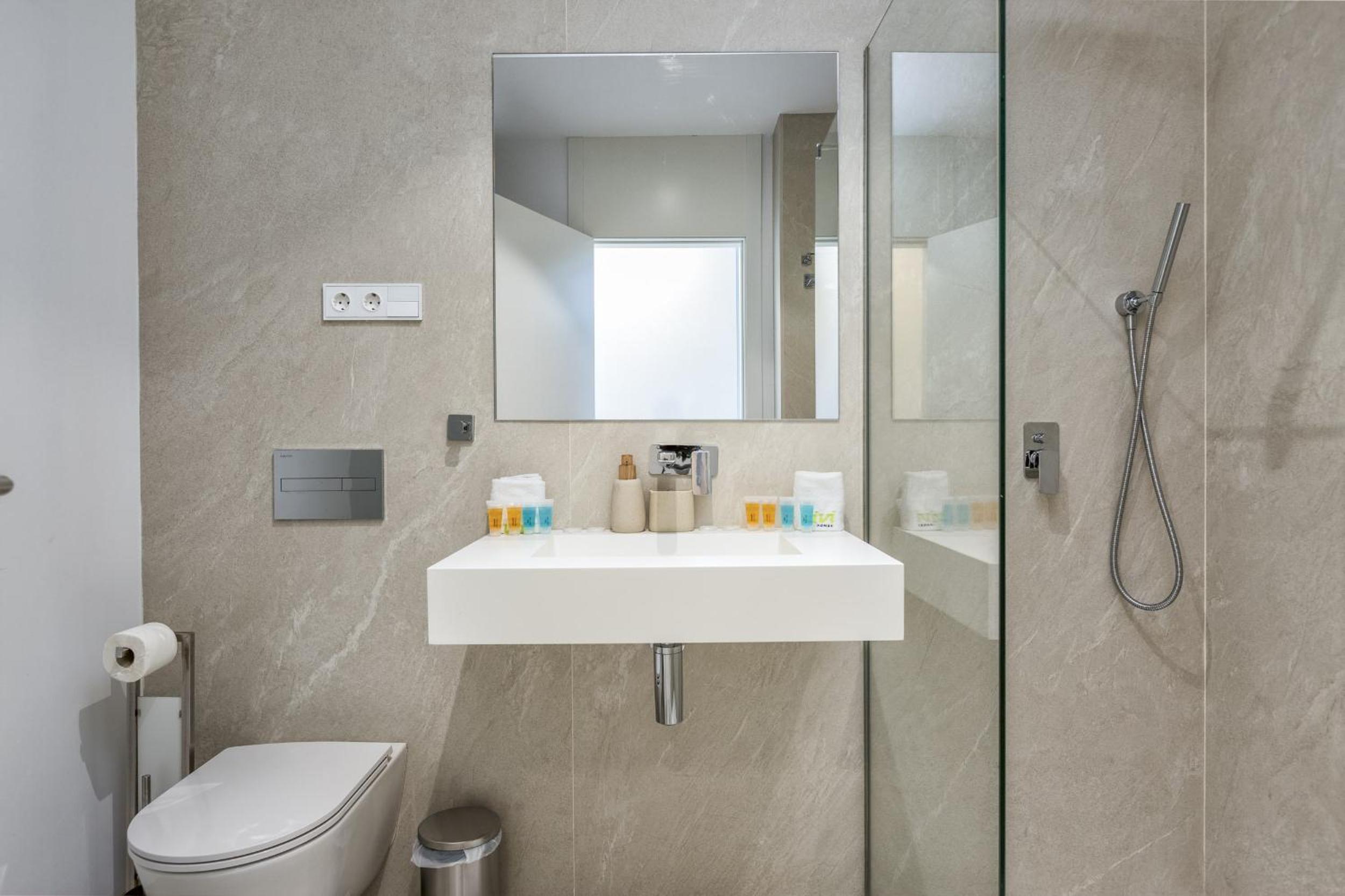 ViVi Homes - Mali Pool, Jacuzzi, Garden, Gym & Sea View