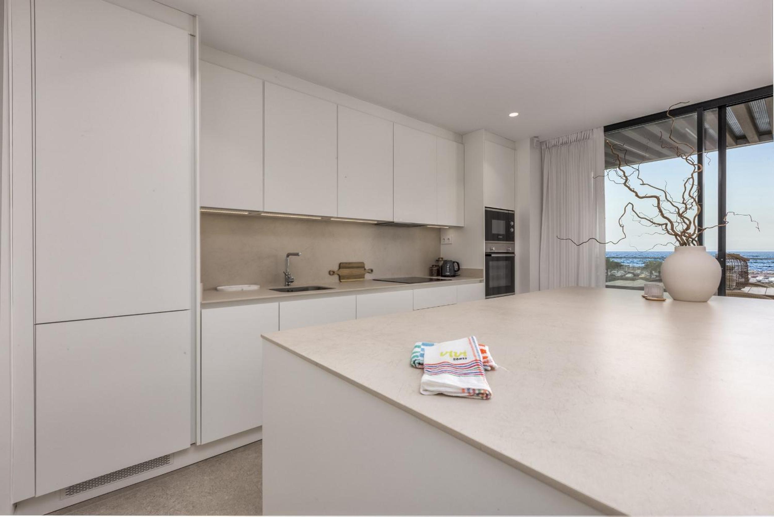 ViVi Homes - Alma Pool, Gym, Sauna, Terrace & Sea View