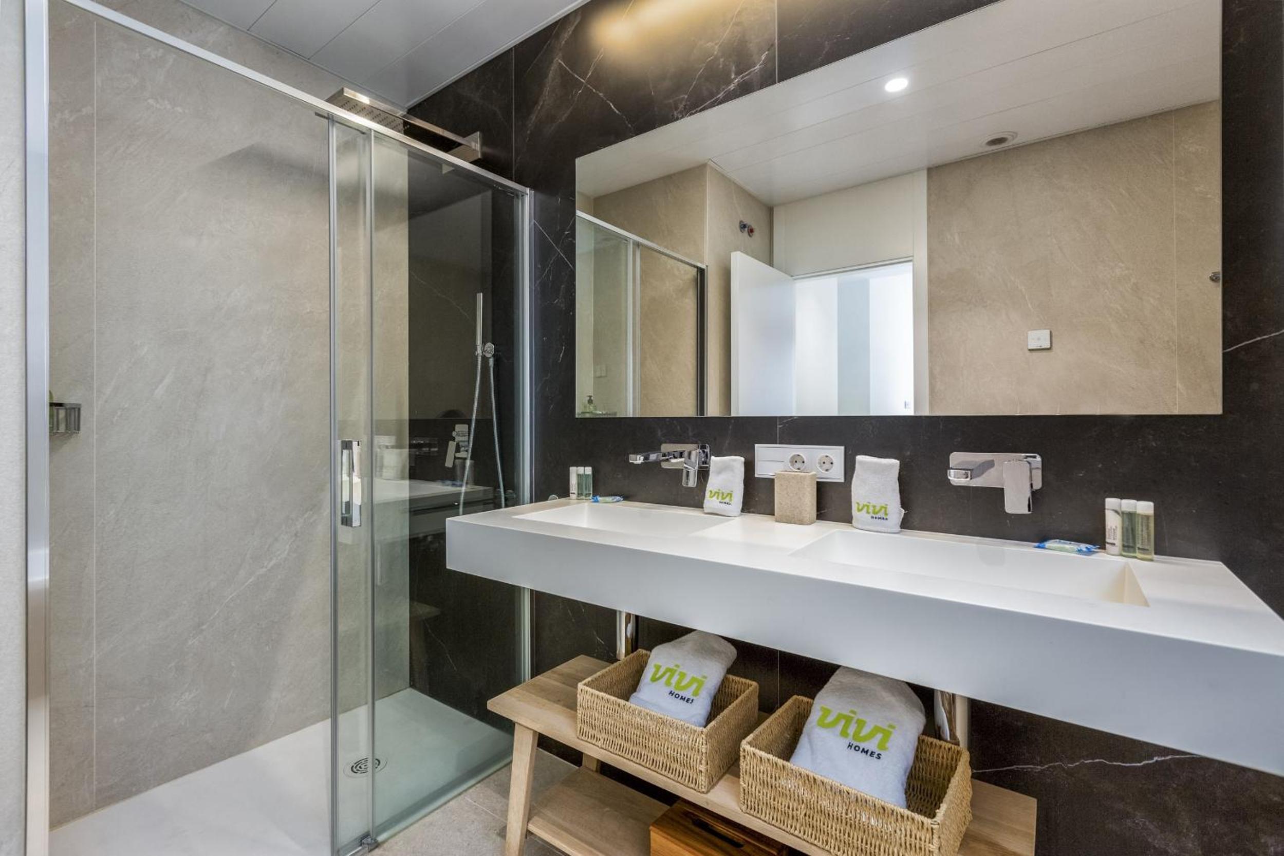 ViVi Homes - Alma Pool, Gym, Sauna, Terrace & Sea View