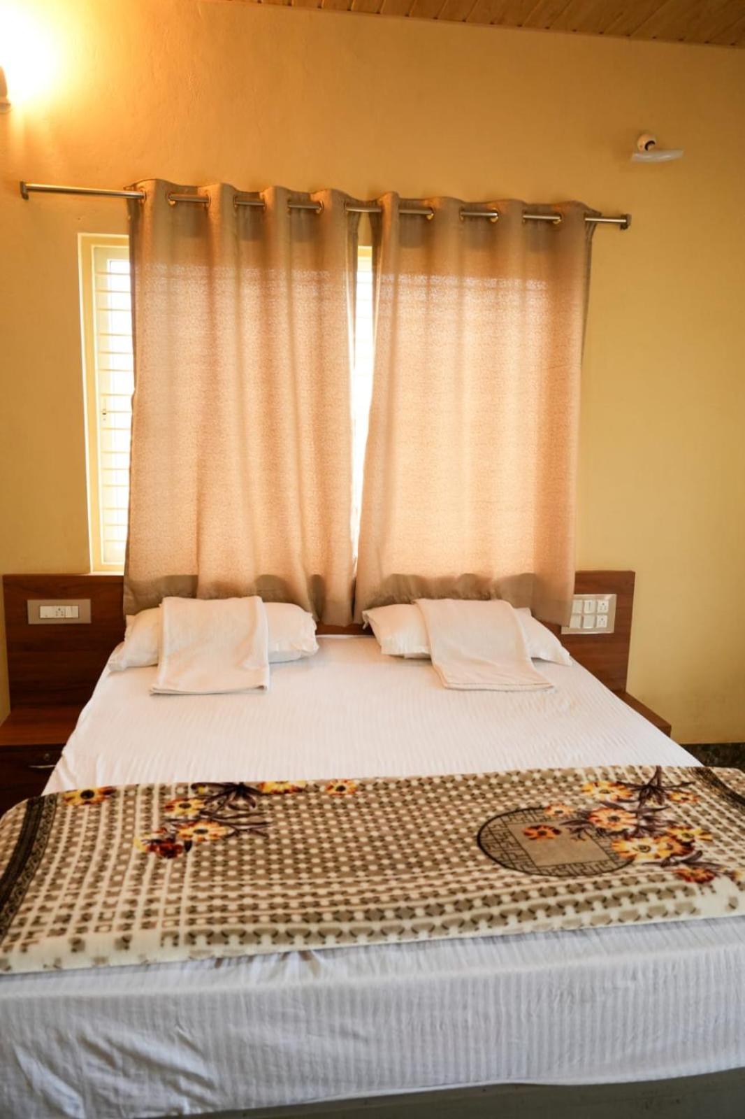 Honnukar Resort