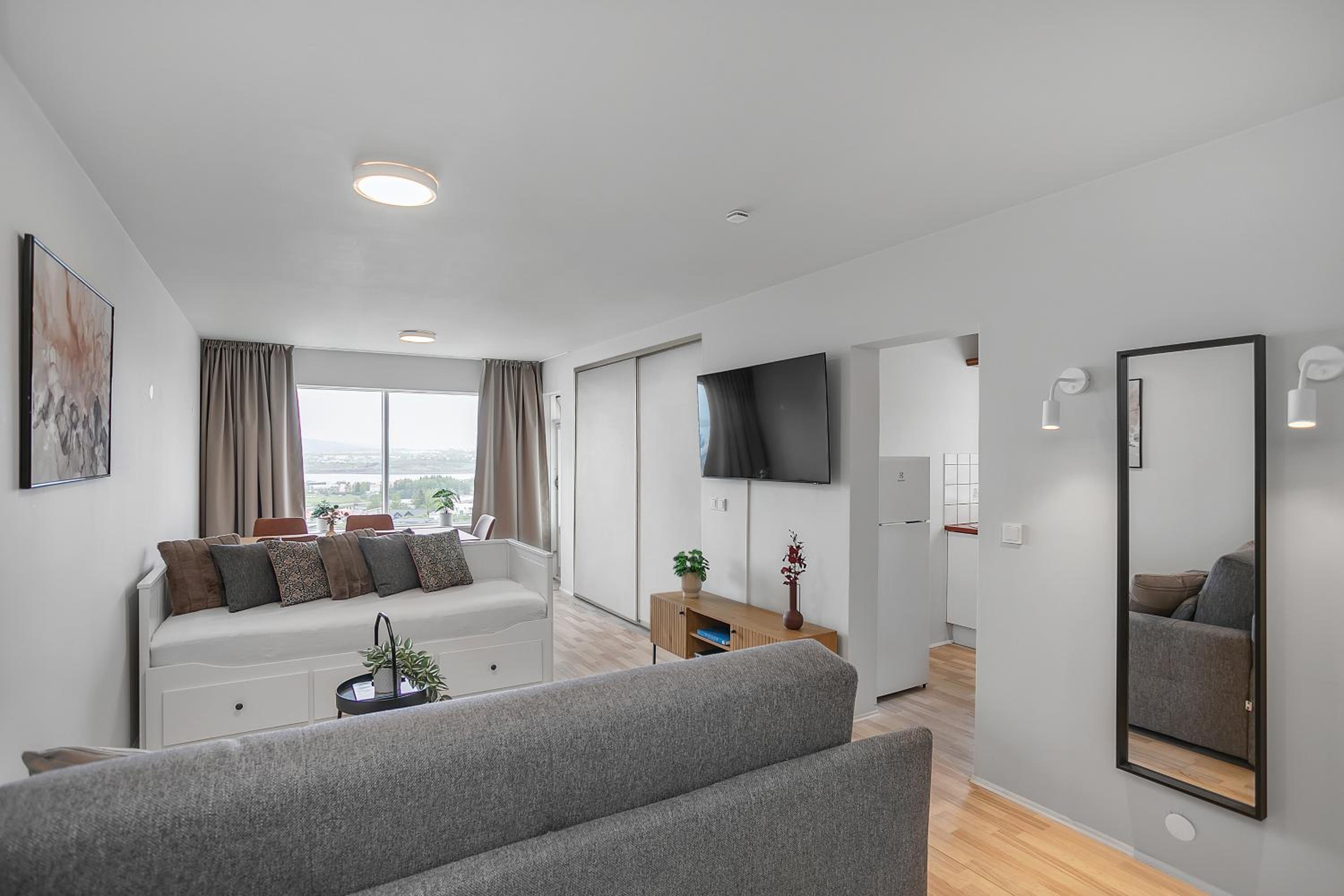 Charming Studio - Stunning Panorama View view 3