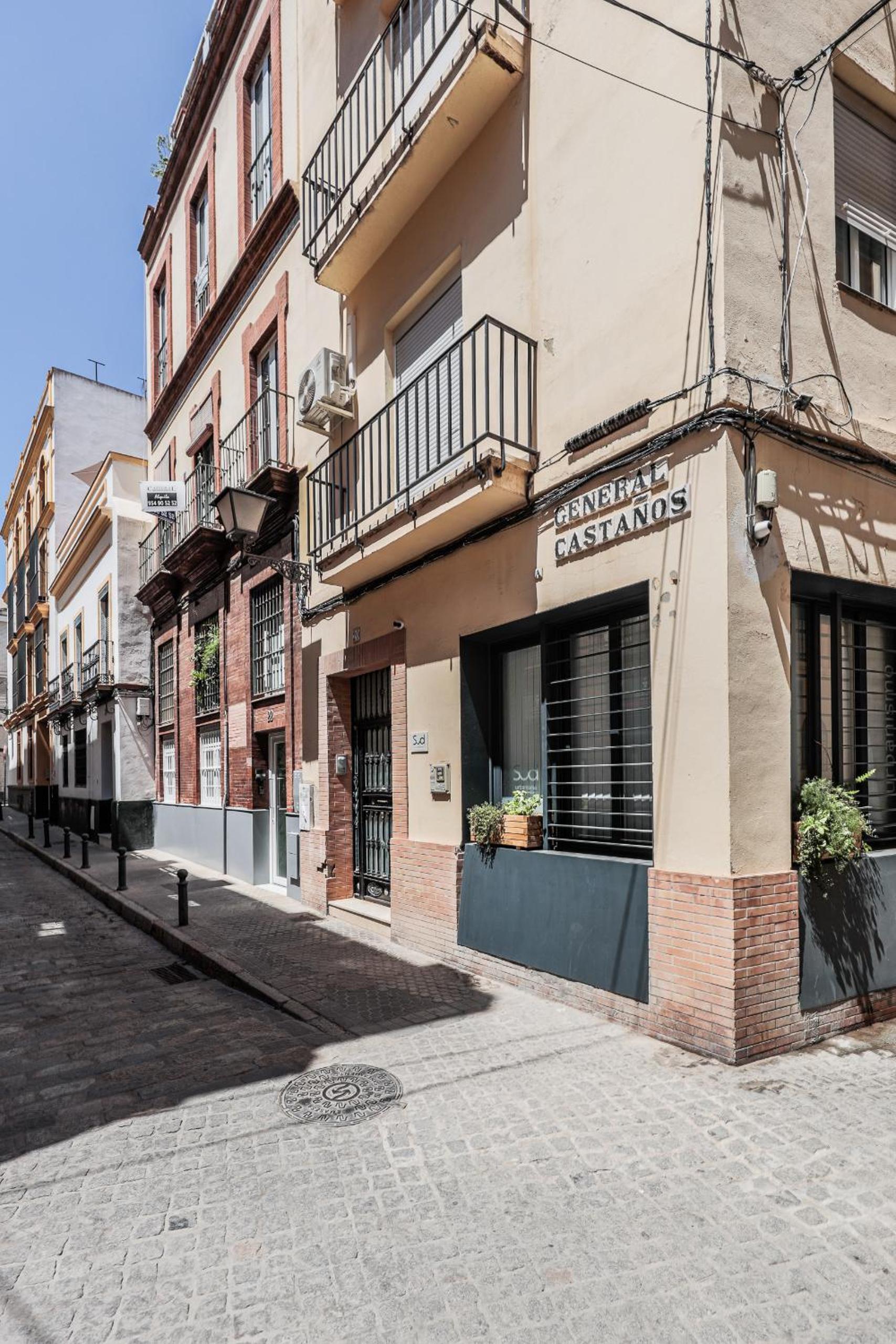 Pure Seville elegance and confort