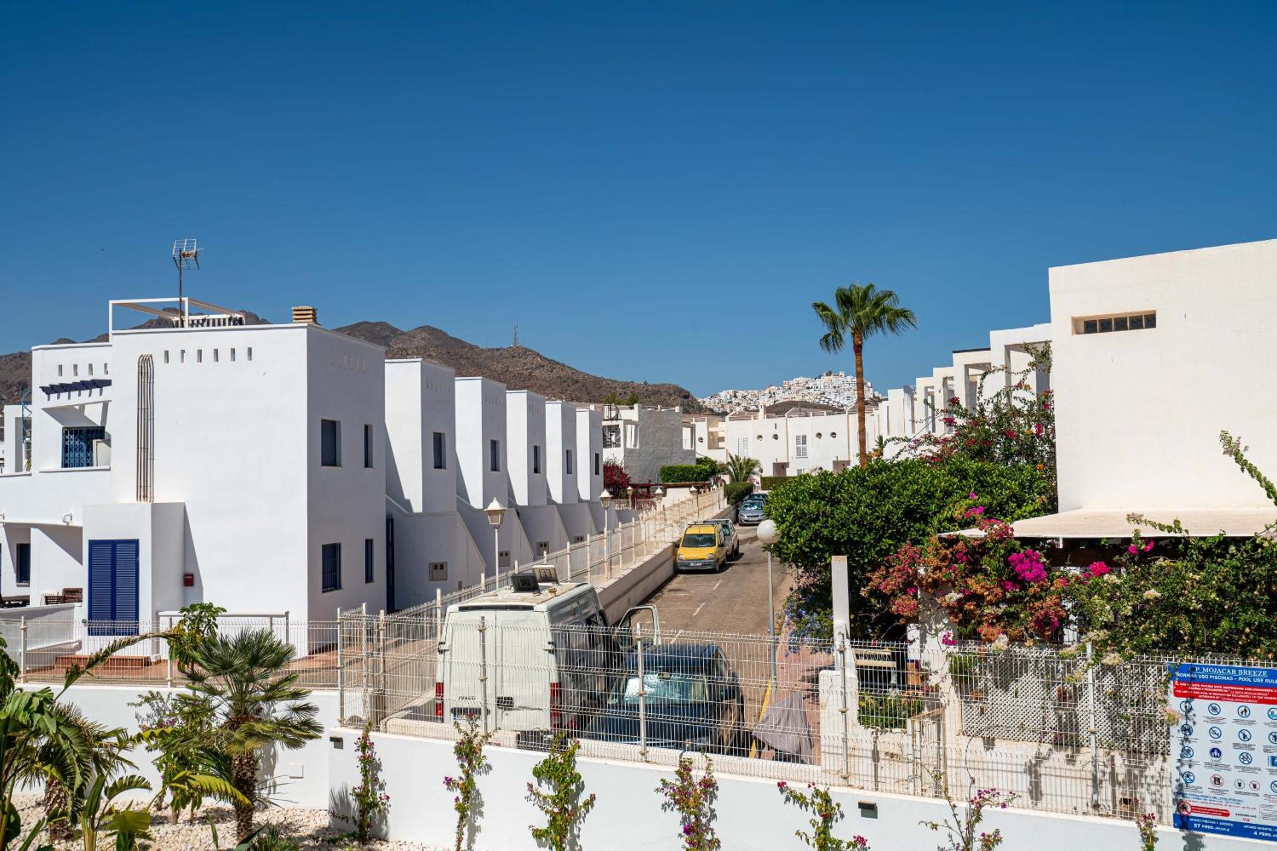 AlmeriaSuite Mojacar Breeze Apartments