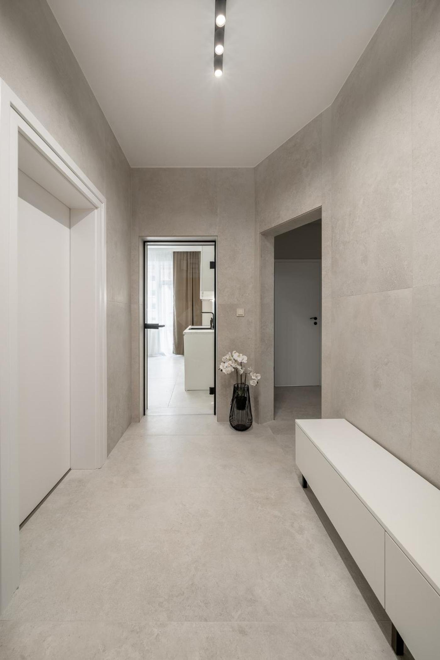 Top Centre Bright & Sunny Stylish Apt with 2BDR and 2BTH