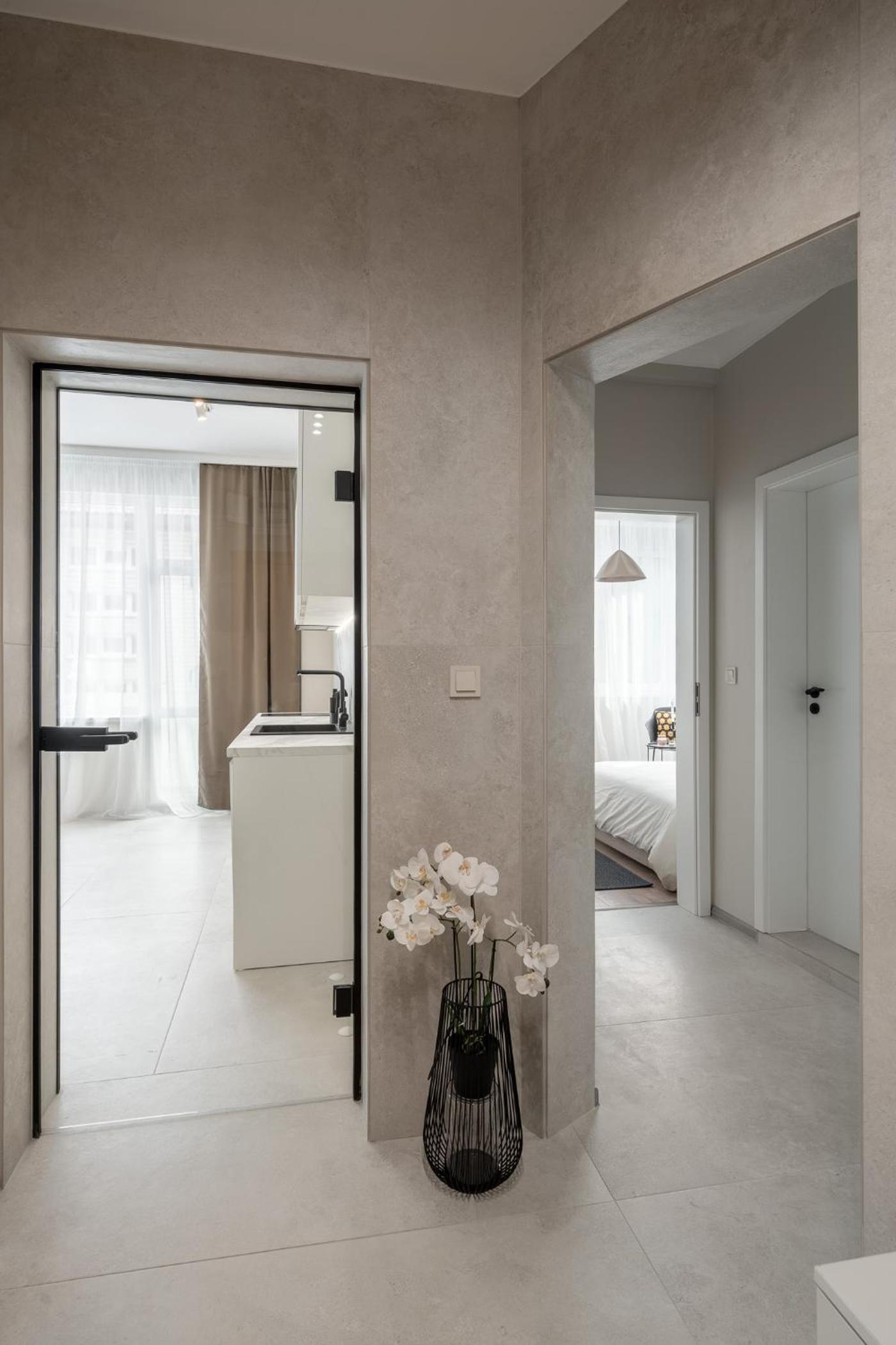 Top Centre Bright & Sunny Stylish Apt with 2BDR and 2BTH