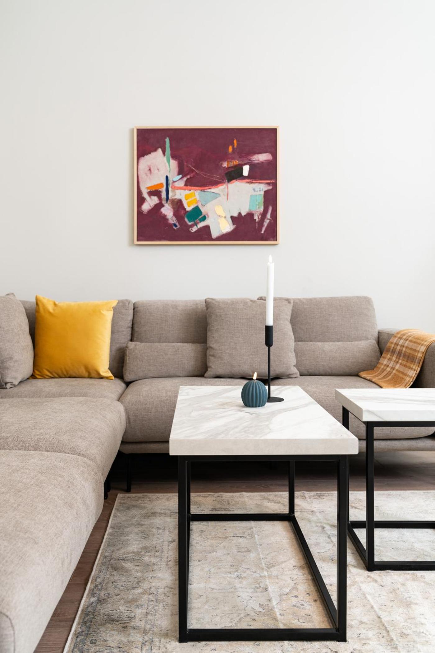 Top Centre Bright & Sunny Stylish Apt with 2BDR and 2BTH