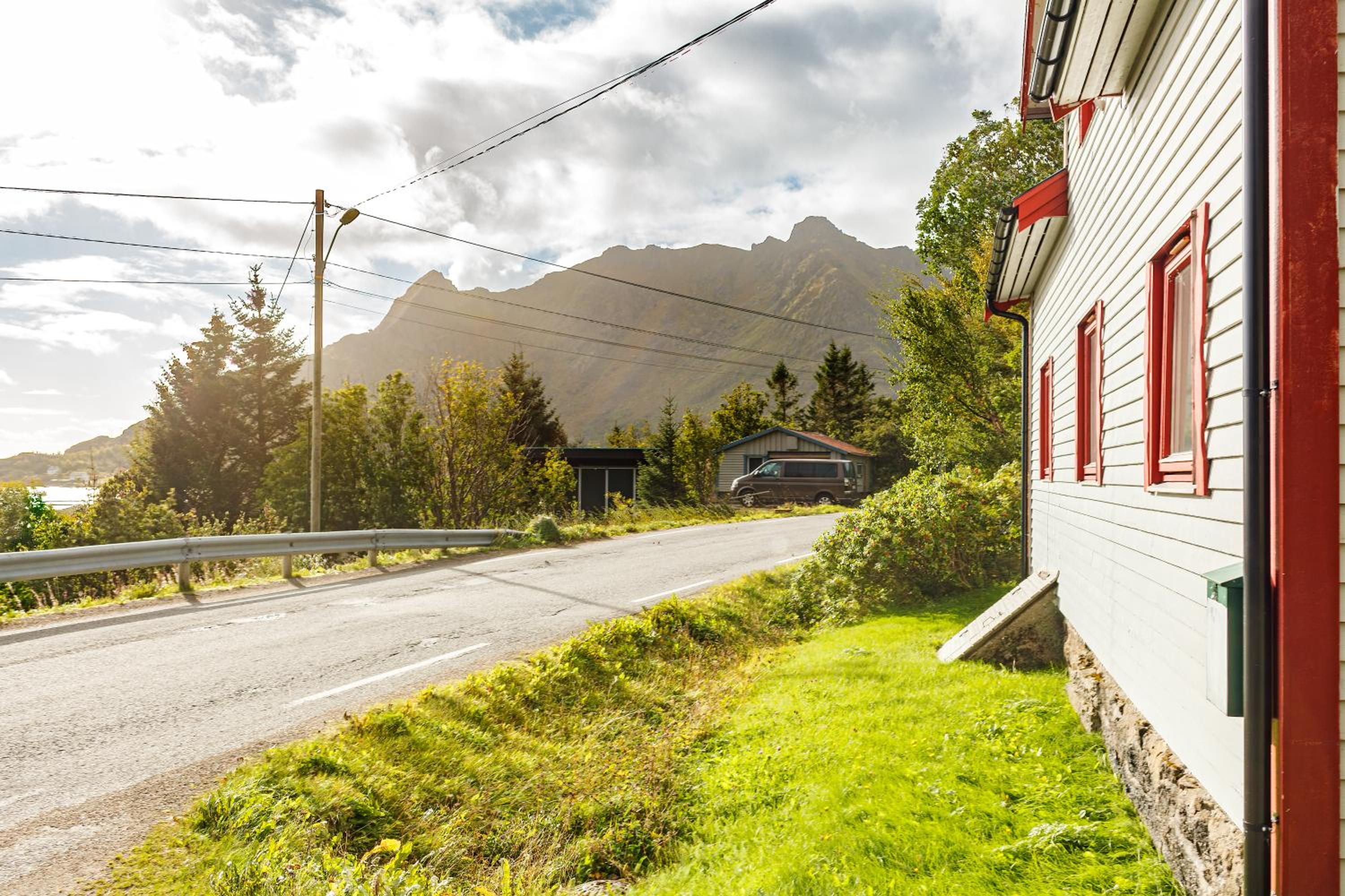 Norheim, Nordlandshus i fredelig vik view 5