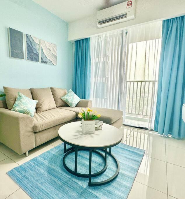 Coastal-style Home nr Sunway City Free 1 parking photo 1