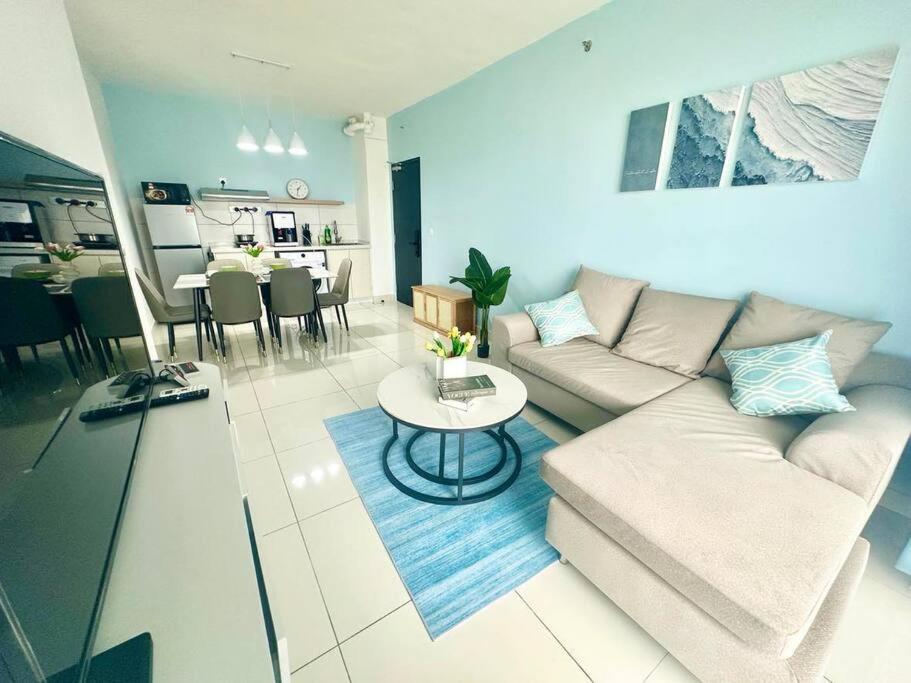 Coastal-style Home nr Sunway City Free 1 parking photo 8