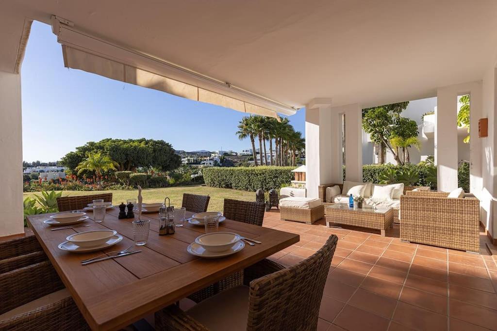 Exquisite 2 bedroom ground floor in Benahavis photo 4
