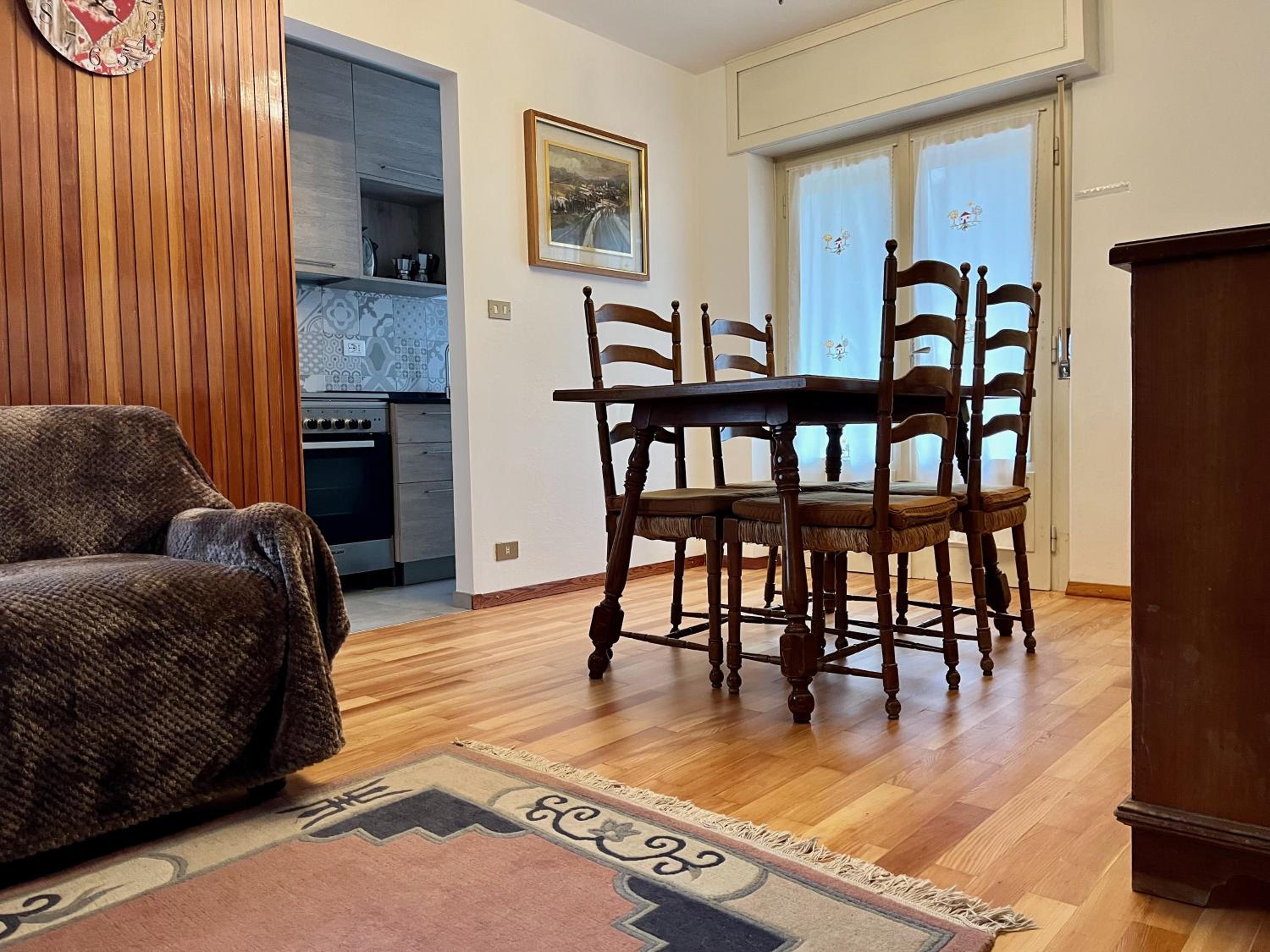 Sunny two room apartment in Campo Carlo Magno