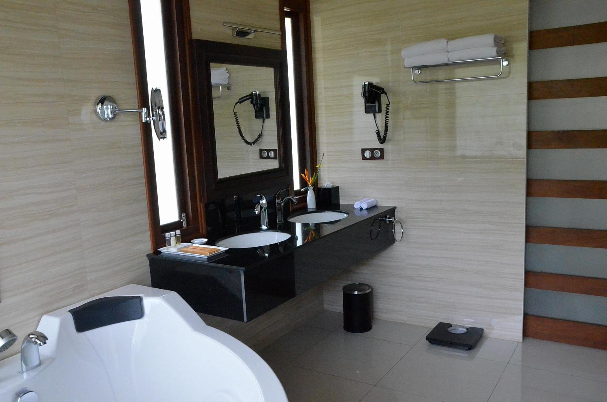Cominsia Lodge