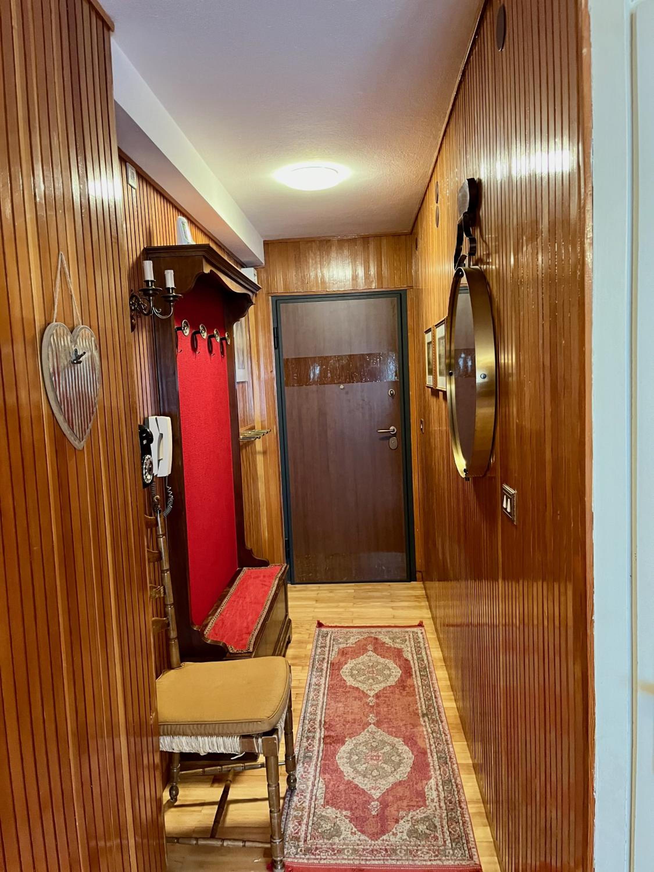 Sunny two room apartment in Campo Carlo Magno